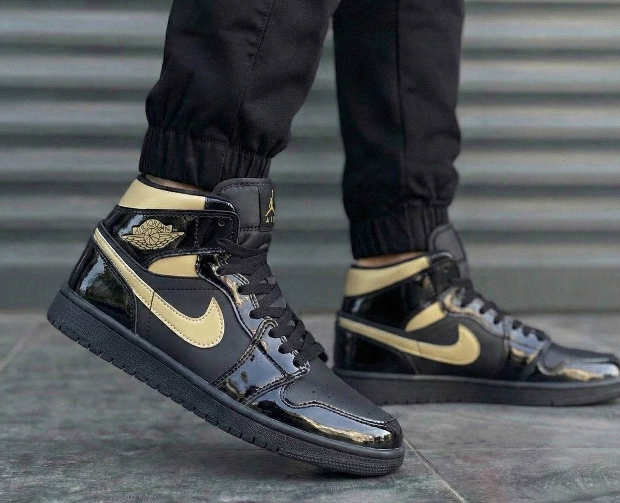Air jordan black gold